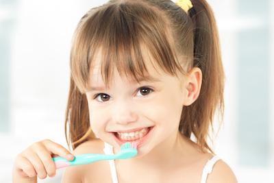 little girl brushing teeth | hall crown dentist