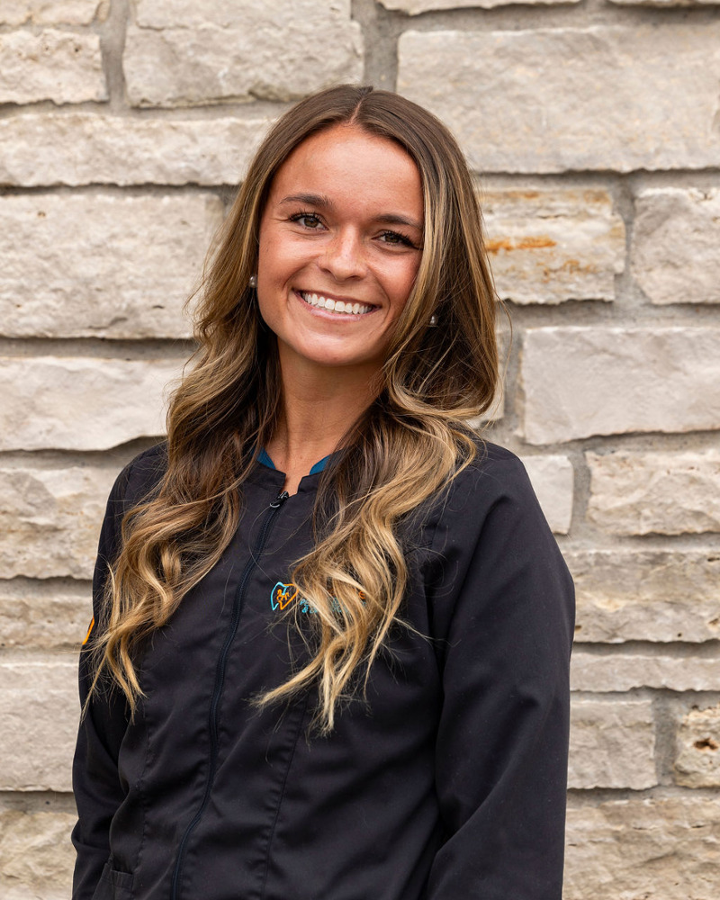 licensed dental assistant headshot | dentist apple valley mn